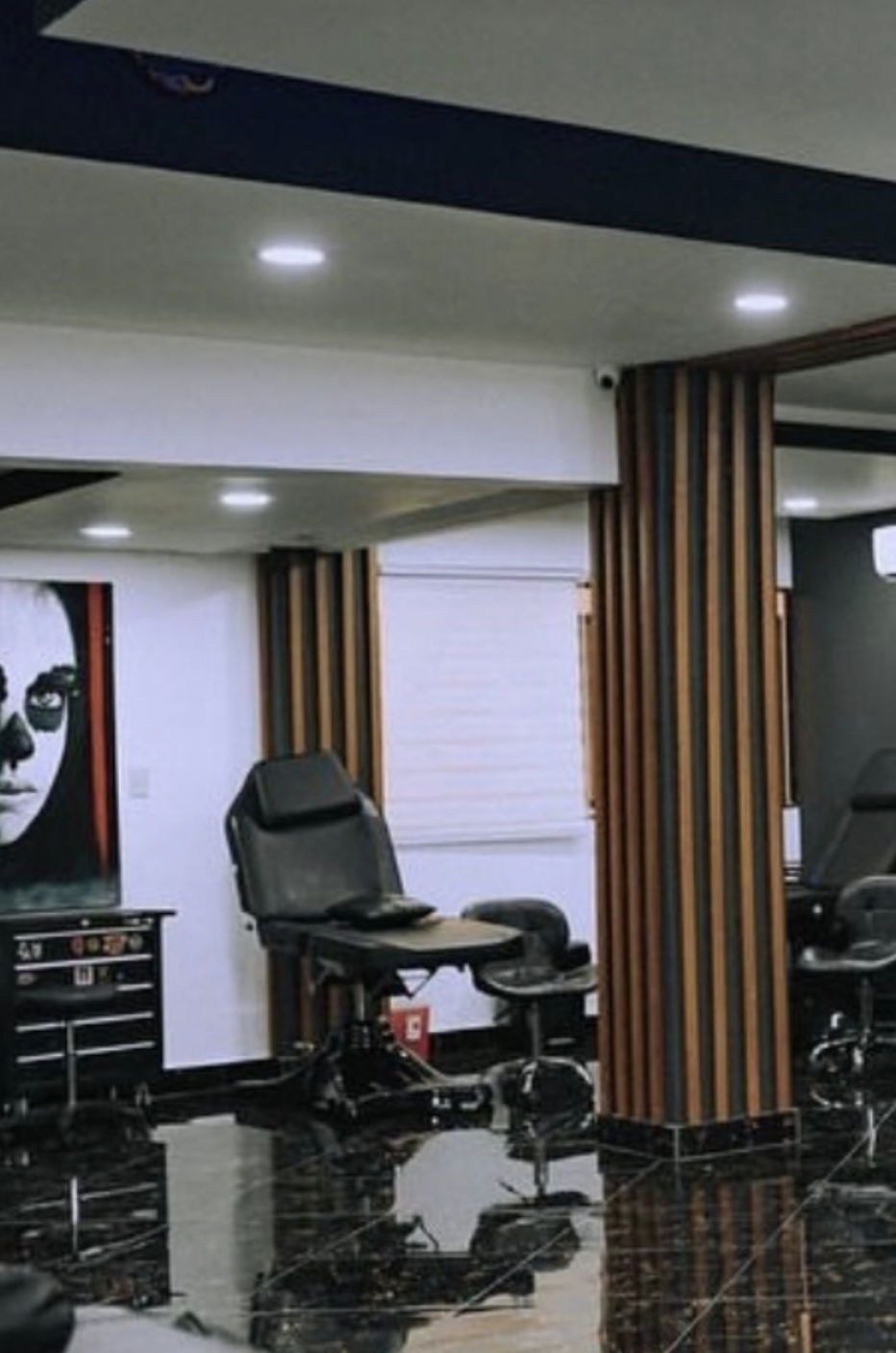 Losandy premium tattoo studio interior with private artist stations